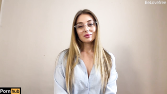 Разговаривая с другом сына, мамочка стала возбуждаться